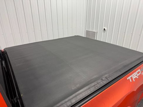 Used 2017 Toyota Tacoma TRD Off-Road image 9