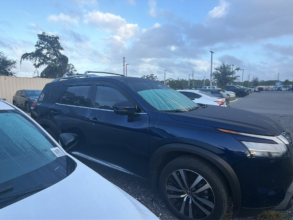 Used 2023 Nissan Pathfinder Platinum w/ Cargo Package AWD/4WD image 13