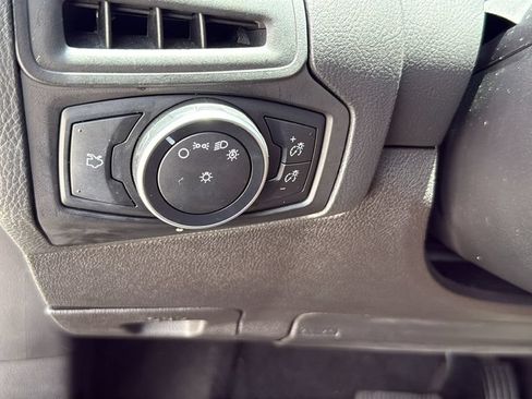 Used 2017 Ford Focus SE FWD image 36