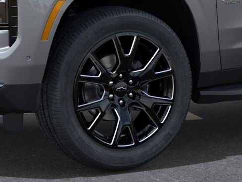 New 2025 Chevrolet Suburban Premier RWD image 9