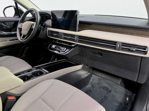 New 2026 Lincoln Corsair Reserve w/ Jet Appearance Package AWD/4WD image 15