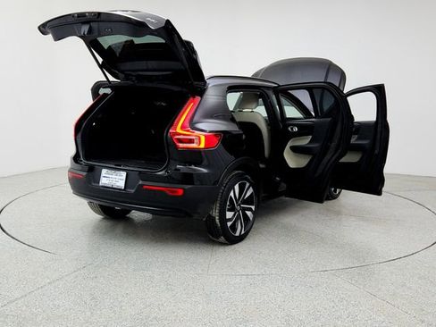 Certified 2024 Volvo XC40 B5 Plus w/ Climate Package image 11
