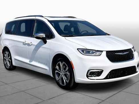 New 2026 Chrysler Pacifica Pinnacle FWD image 2