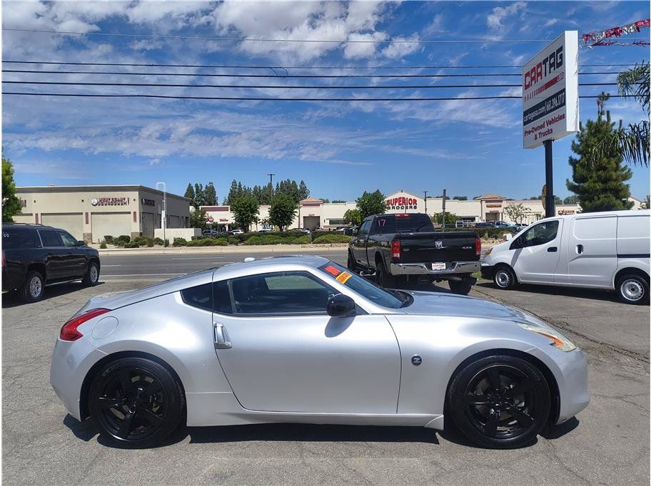 Used 2011 Nissan 370Z Touring RWD image 4