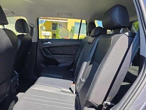 Used 2024 Volkswagen Tiguan SE image 8