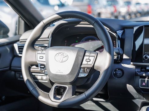 New 2026 Toyota Camry Hybrid FWD image 10