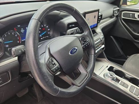 Used 2020 Ford Explorer XLT RWD image 9