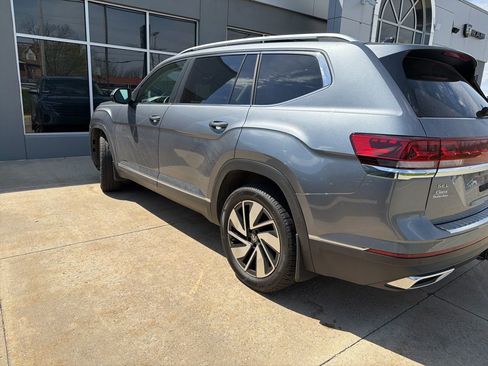 Used 2024 Volkswagen Atlas SEL image 3