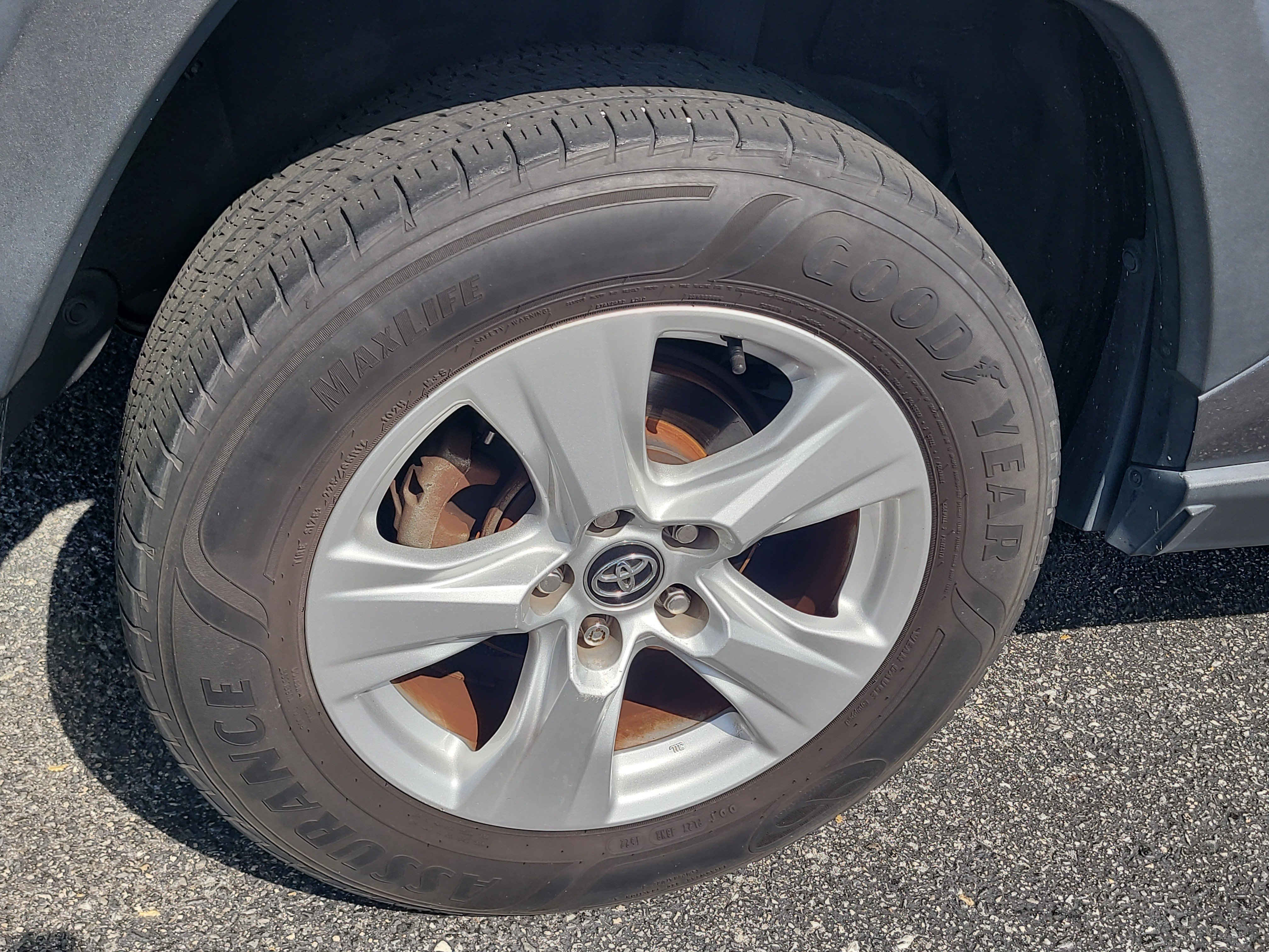 Used 2021 Toyota RAV4 XLE w/ Convenience Package FWD image 10