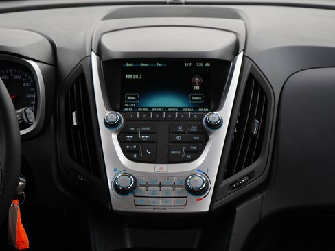 Used 2017 Chevrolet Equinox LS FWD image 15