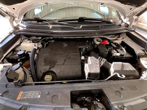 Used 2017 Ford Explorer XLT w/ Equipment Group 202A image 30