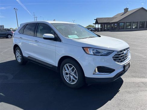 Used 2022 Ford Edge SEL image 2