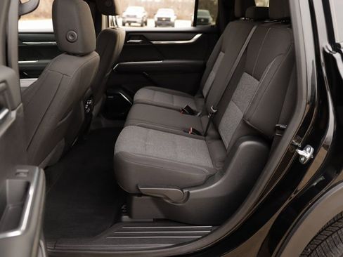 Used 2025 GMC Acadia Elevation image 27