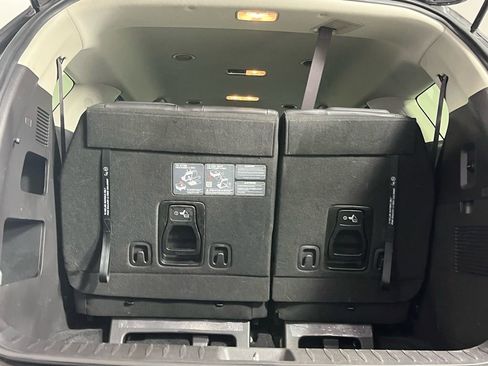 Used 2025 Kia Carnival image 30