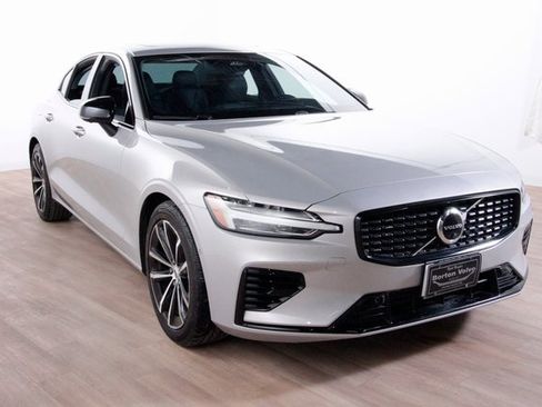 Used 2023 Volvo S60 T8 Plus image 3