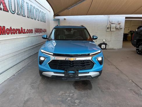 Used 2025 Chevrolet TrailBlazer LT image 2