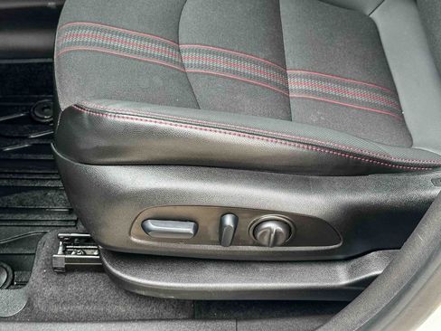 Used 2023 Chevrolet Equinox RS FWD image 15