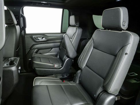 Used 2023 GMC Yukon XL SLT AWD/4WD image 19