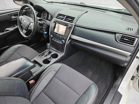 Used 2017 Toyota Camry SE w/ Moonroof Package FWD image 21
