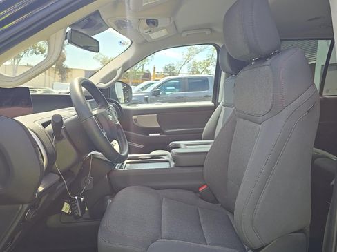 Used 2025 Ford Expedition Active AWD/4WD image 5