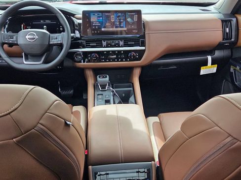 New 2026 Nissan Pathfinder Platinum FWD image 6