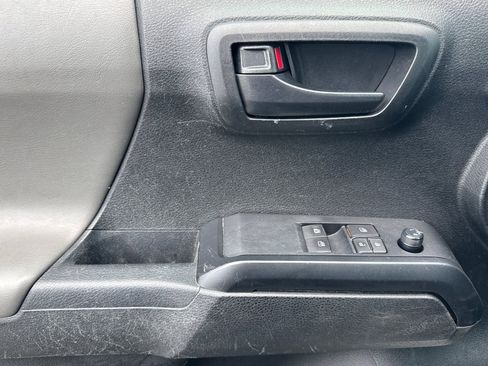 Used 2022 Toyota Tacoma SR RWD image 10