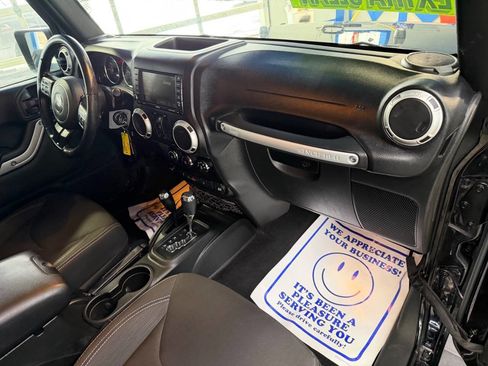 Used 2018 Jeep Wrangler Unlimited Sahara w/ Connectivity Group image 24