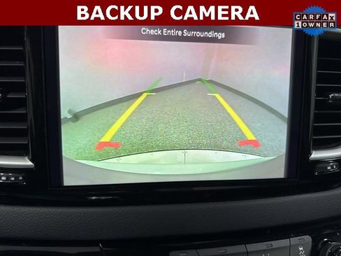 Used 2023 Chrysler Pacifica Touring-L image 3