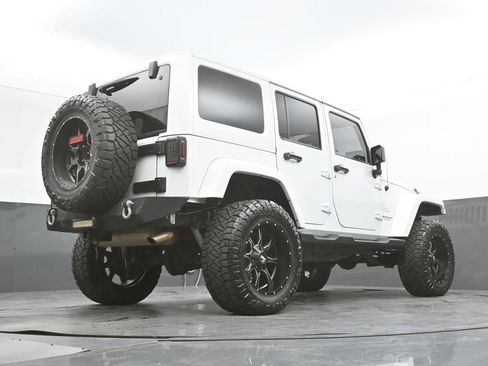 Used 2015 Jeep Wrangler Unlimited Sahara w/ Connectivity Group AWD/4WD image 39