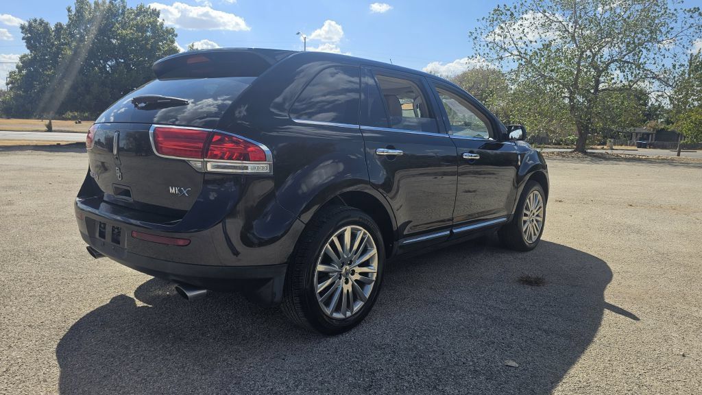Used 2013 Lincoln MKX FWD image 4