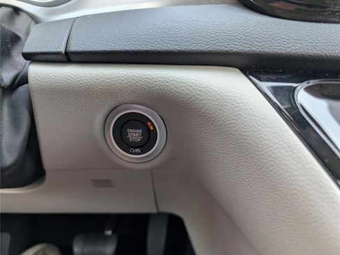 Used 2024 Chrysler Pacifica Touring-L FWD image 27