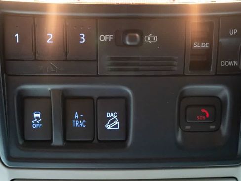 Used 2022 Toyota 4Runner SR5 Premium w/ Moonroof Package AWD/4WD image 22