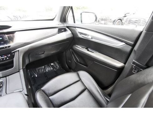 Used 2025 Cadillac XT5 Luxury FWD image 9