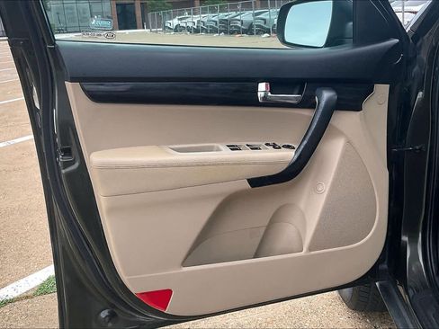 Used 2011 Kia Sorento LX image 26