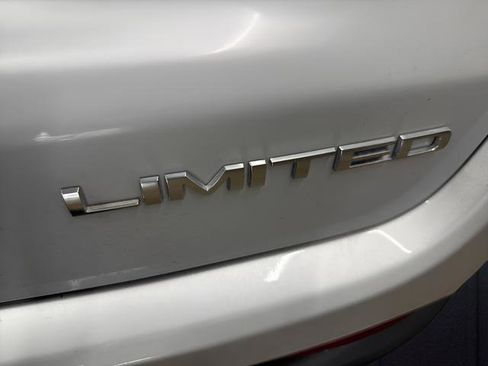 Used 2025 Jeep Compass Limited image 9