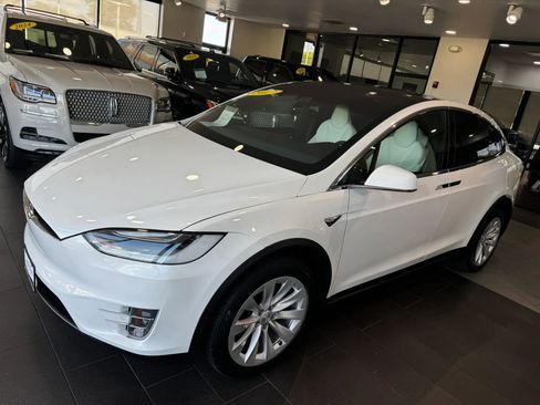 Used 2019 Tesla Model X Long Range AWD/4WD image 2
