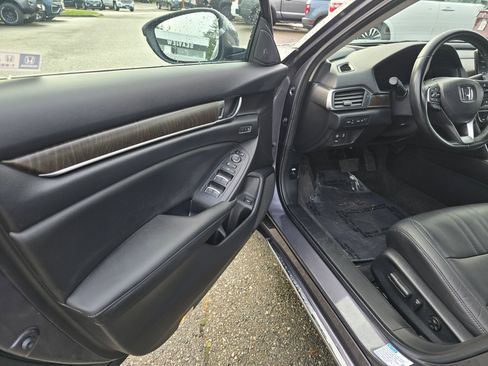Used 2020 Honda Accord Touring image 21