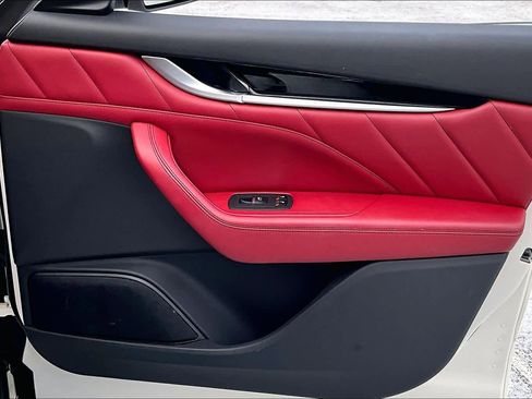 Used 2021 Maserati Levante image 23