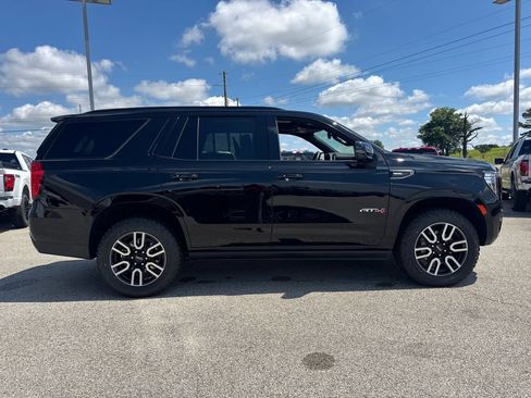 Used 2024 GMC Yukon AT4 w/ AT4 Premium Package AWD/4WD image 7