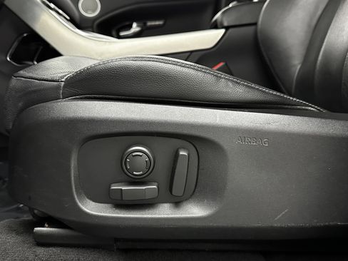 Used 2017 Land Rover Range Rover Evoque SE Premium image 15