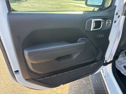 Used 2024 Jeep Wrangler Sport AWD/4WD image 27