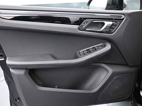 Certified 2024 Porsche Macan AWD/4WD image 7