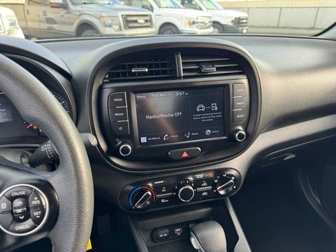 Used 2022 Kia Soul LX w/ Technology Package image 27