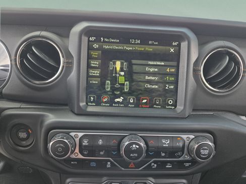 Used 2022 Jeep Wrangler Unlimited Sahara AWD/4WD image 18