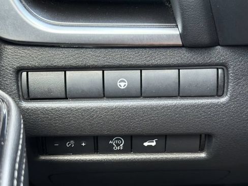 Used 2025 Nissan Rogue SV FWD image 22