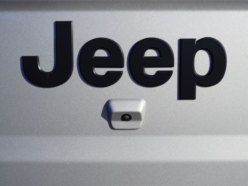 Used 2022 Jeep Gladiator Willys image 12