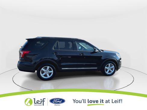 Used 2018 Ford Explorer XLT w/ Equipment Group 202A image 9