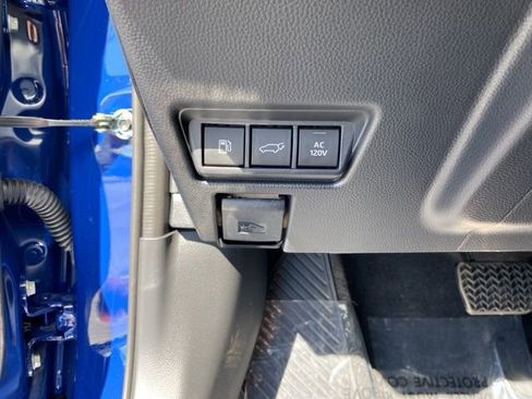 New 2025 Toyota Prius Plug-In Hybrid FWD image 35