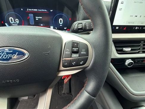 Used 2025 Ford Explorer Active image 29