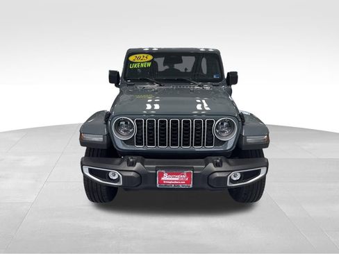 Used 2025 Jeep Wrangler Unlimited Sahara AWD/4WD image 9